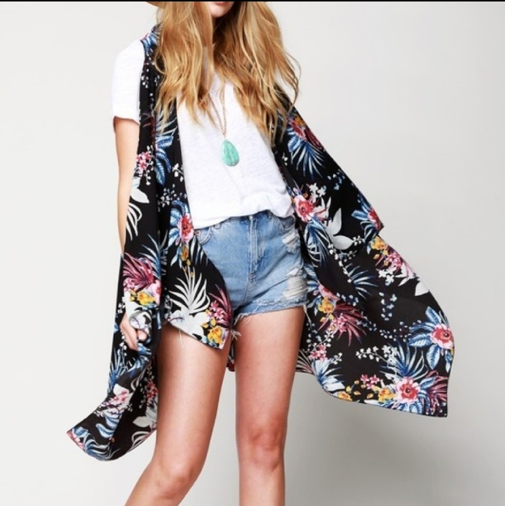New! 🌟 Black Tropical Floral Kimono Vest